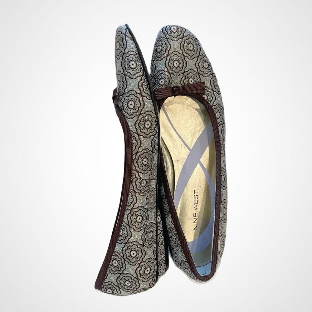 BARELY WORN - VERY UNIQUE EMBROIDERED NINE WEST BALLET FLATS